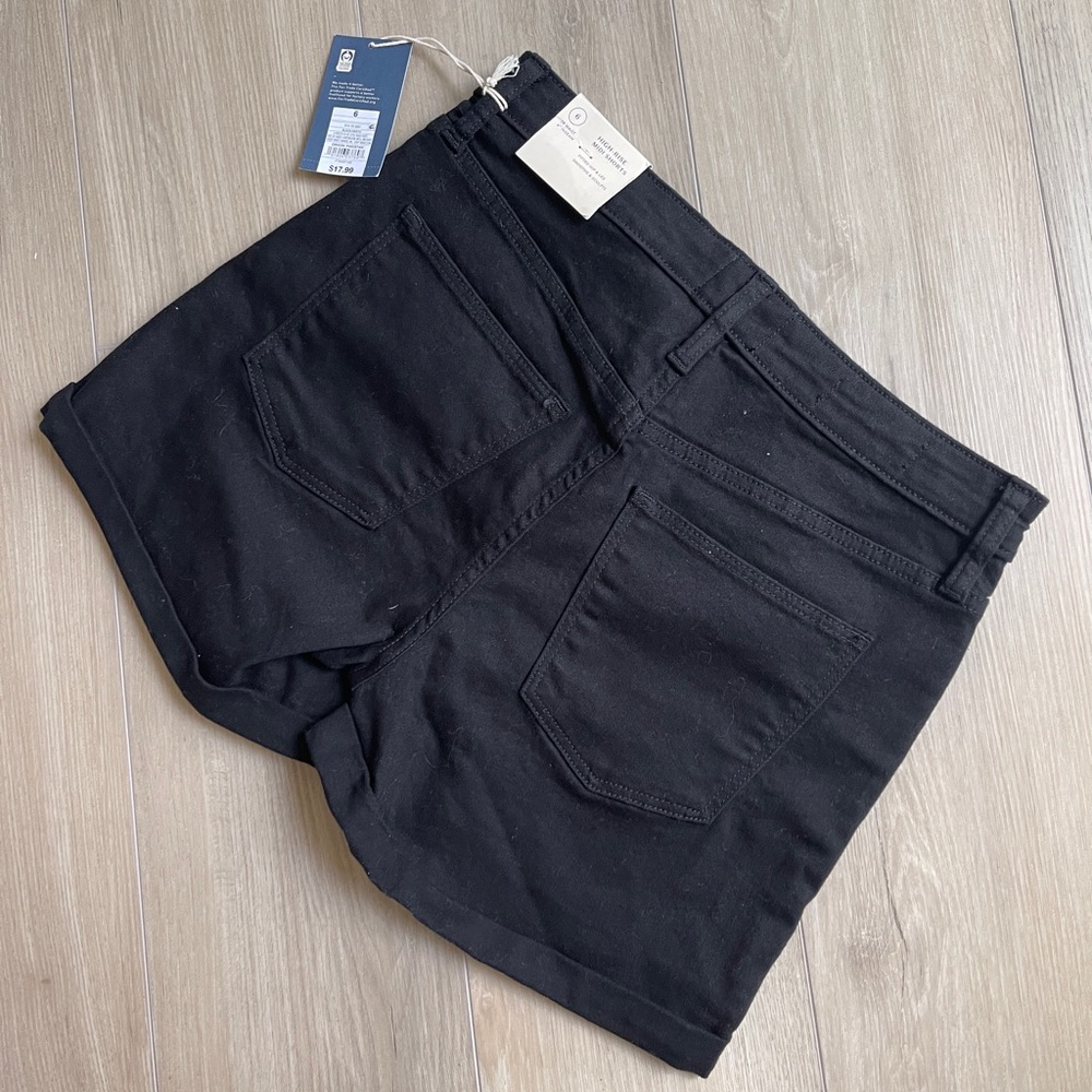 NWT! Black size 6 shorts Universal Thread